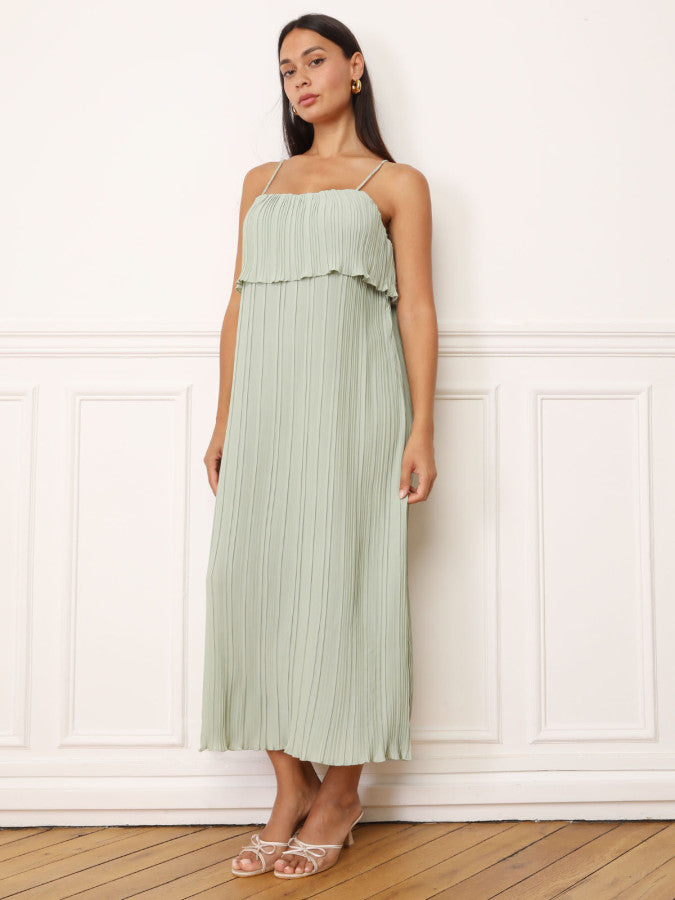 Robe fluide et plissée à volants