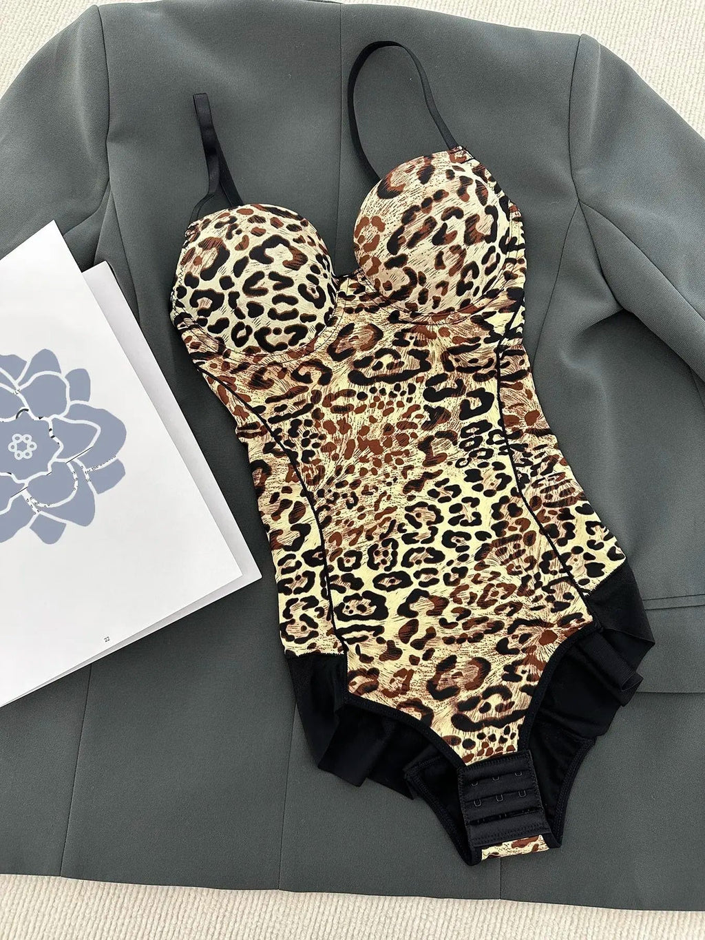 Stylish Leopard Print Cami Bra for All Seasons, Body Shaping Shapewear Bodysuit with Tight Fit, Casual Underwear for Layering and