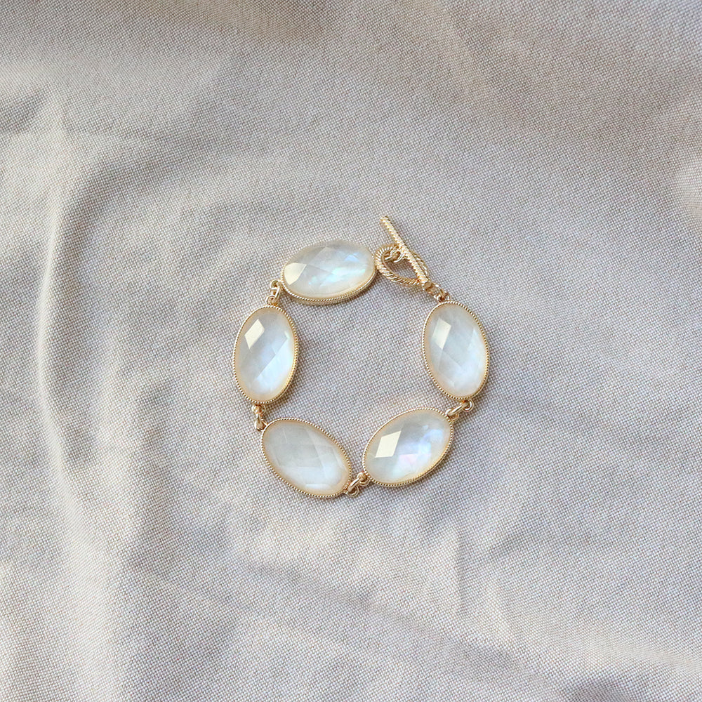 Oval Shell Bracelet in Ivory