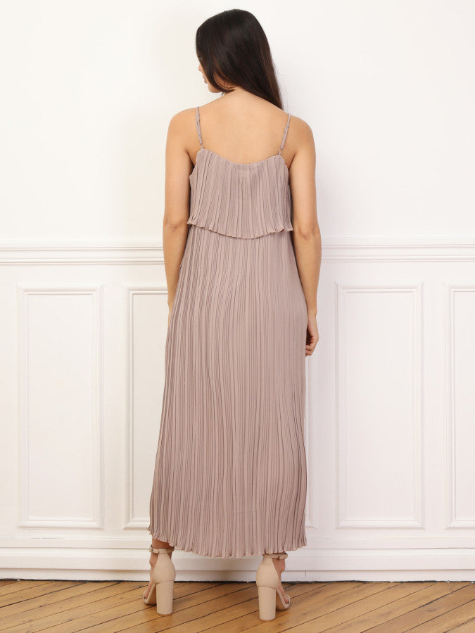 Robe fluide et plissée à volants